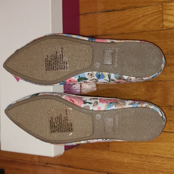 Avon Floral flats - Picture 2 of 5